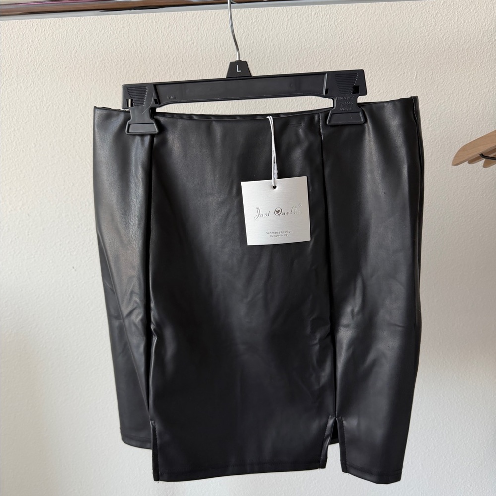 Elegant Black Pencil Skirt